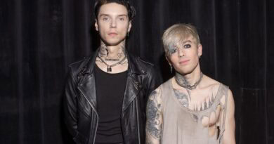 TX2 Announces Debut Album – End Of Us | New Single Feat. Black Veil Brides – Out Now